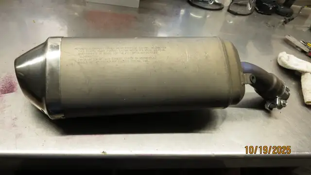 2011-2015 SUZUKI GSXR 600 OEM EXHAUST SYSTEM in Sport Bikes in Barrie - Image 3