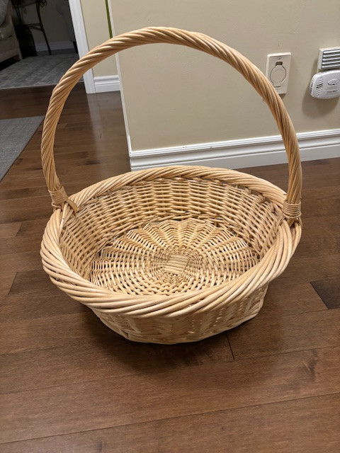 Lovely Round Large Handmade Natural Wicker Basket with Handle in Other in Barrie