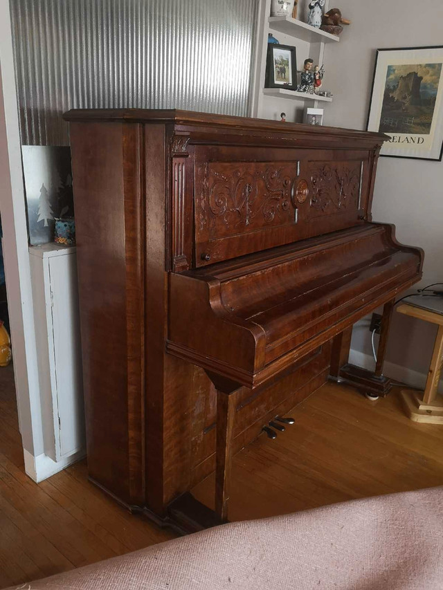 Antique piano - pick up only - no holds in Pianos & Keyboards in Winnipeg - Image 2