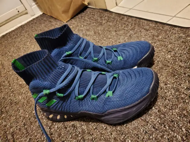 Adidas basketball shoes size 8 1/2 in Men's Shoes in Kitchener / Waterloo - Image 5