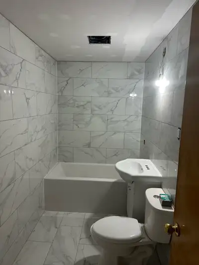 5 and half newly renovated with 3 bedrooms newly bathroom. and stove fridge if you are interested pl...