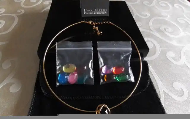 NEW - CRYSTAL GRAPES BROOCH - BY DESIGNER KENNETH JAY LANE in Jewellery & Watches in City of Toronto - Image 10