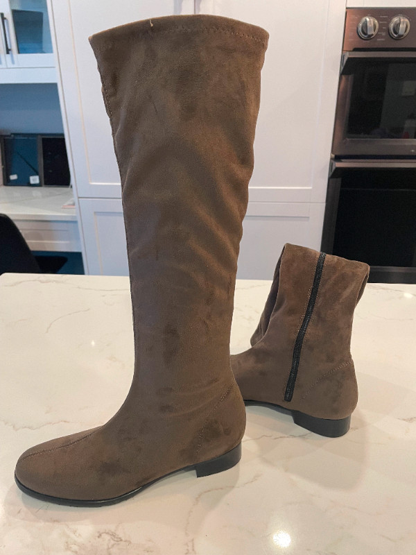 Ron White Brown Stretch Eco Suede Boot Size Euro 38/US 7.5/8 NEW in Women's - Shoes in Markham / York Region - Image 2