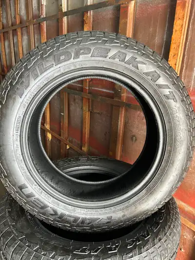 4 pneus Falken Wildpeak A/T 265/60/R20 quasiment neuf avec 36 kilomètres seulement…remplacés immédia...