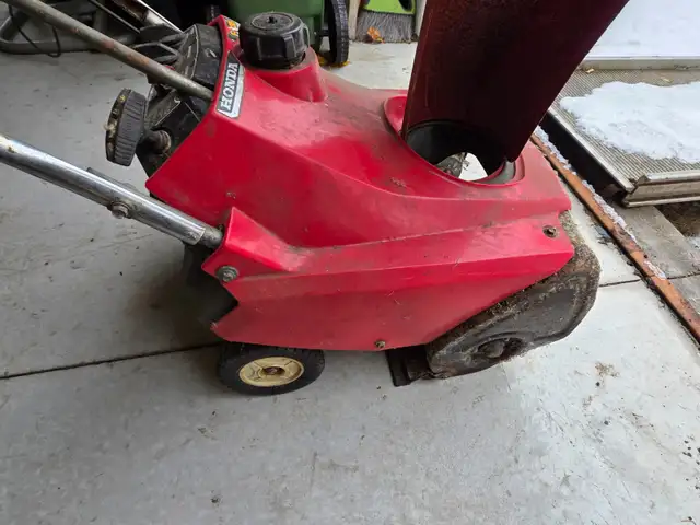 Honda HS35 Snow Blower AS IS in Snowblowers in Windsor Region - Image 10