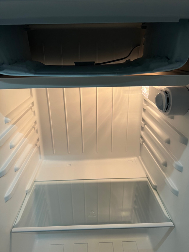 Mini Fridge with small freezer inside  in Refrigerators in Oakville / Halton Region - Image 4