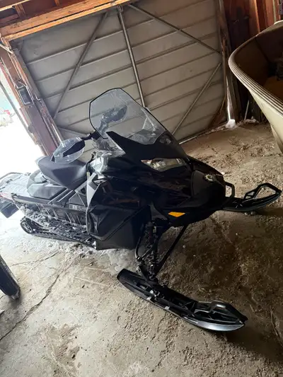 4400kms, grandpa drove, perfect trail sled 136 track,