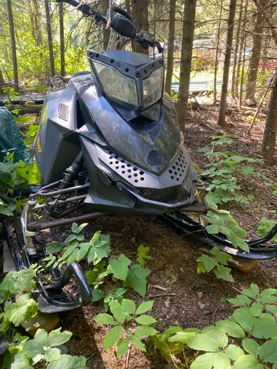 Running sled, unknown km ( dash cluster is cracked) and comes with a cover. $1500 obo.