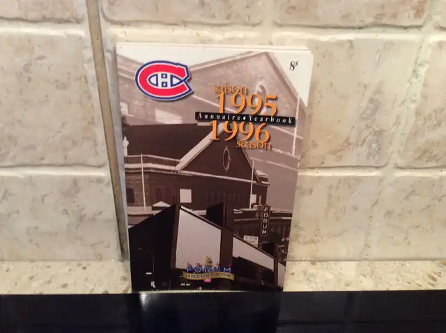 Vintage Les CANADIENS  7 livres hockey an 1989 à 1996 in Other in Laval / North Shore - Image 10