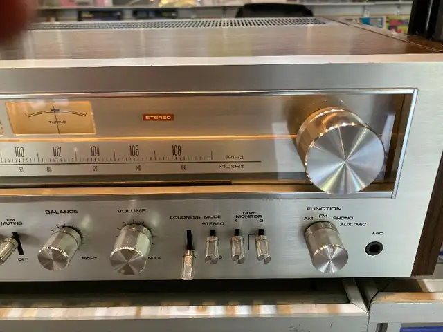 PIONEER SX-650 Récepteur Amplificateur 1976 Vintage Vinyle Tuner in Stereo Systems & Home Theatre in Sherbrooke - Image 4
