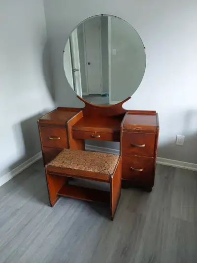 1930's vanity dresser, View more