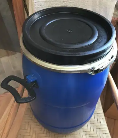 A 30 L (actually holds 34 L) Canoe / Bear / Portage / Food / Camping / Storage / Boat / Cottage, Shi...