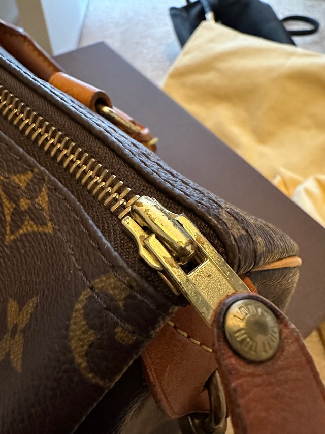 *Authentic Louis Vuitton Monogram Speedy 25* in Women's - Bags & Wallets in Markham / York Region - Image 4