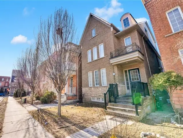 HOUSE close to YORK UNIVERSITY!    Room rental