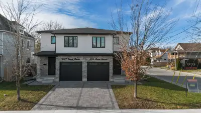 SEMI-DETACHED FOR SALE IN NIAGARA FALLS Beautiful custom-built semi-detached home located in the hea...