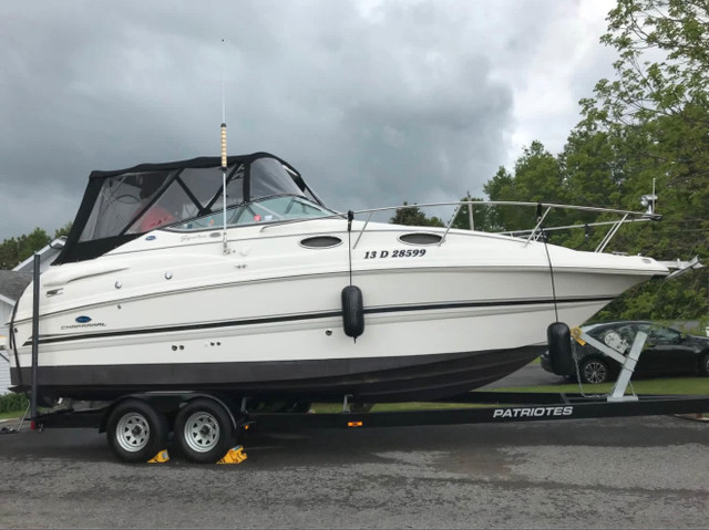 2005 Chaparral Signature 260 Cruiser in Powerboats & Motorboats in Hamilton