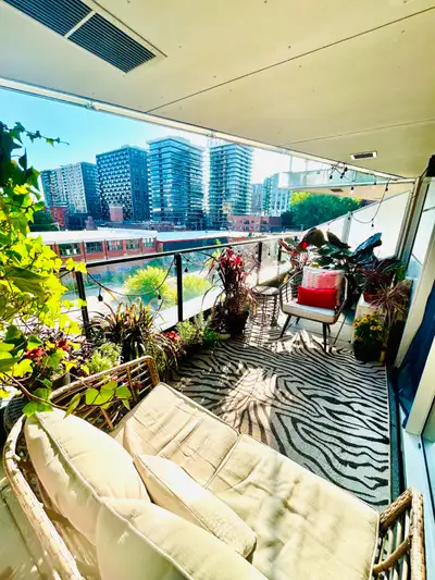 Griffintown 350 Eleanor #523 Montréal, H3C 0T5 MLS: 28800542 Disponible / Available SEPTEMBER Tout m...