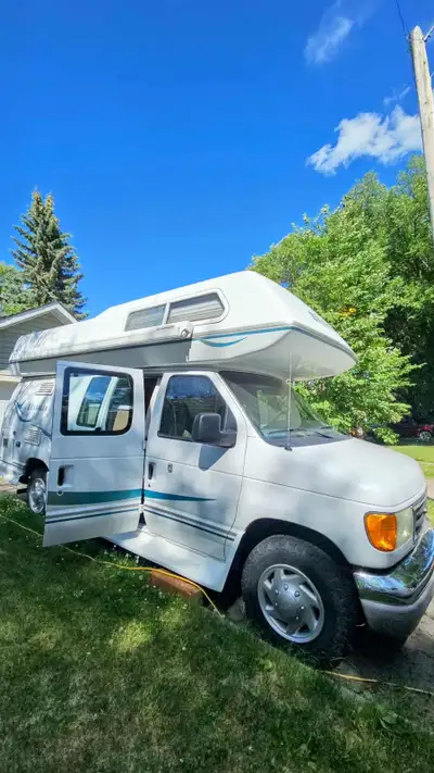 Beautiful 2004 Class B Ford Okanagan camper van • 139,000 km • 21 feet long fits in any regular park...