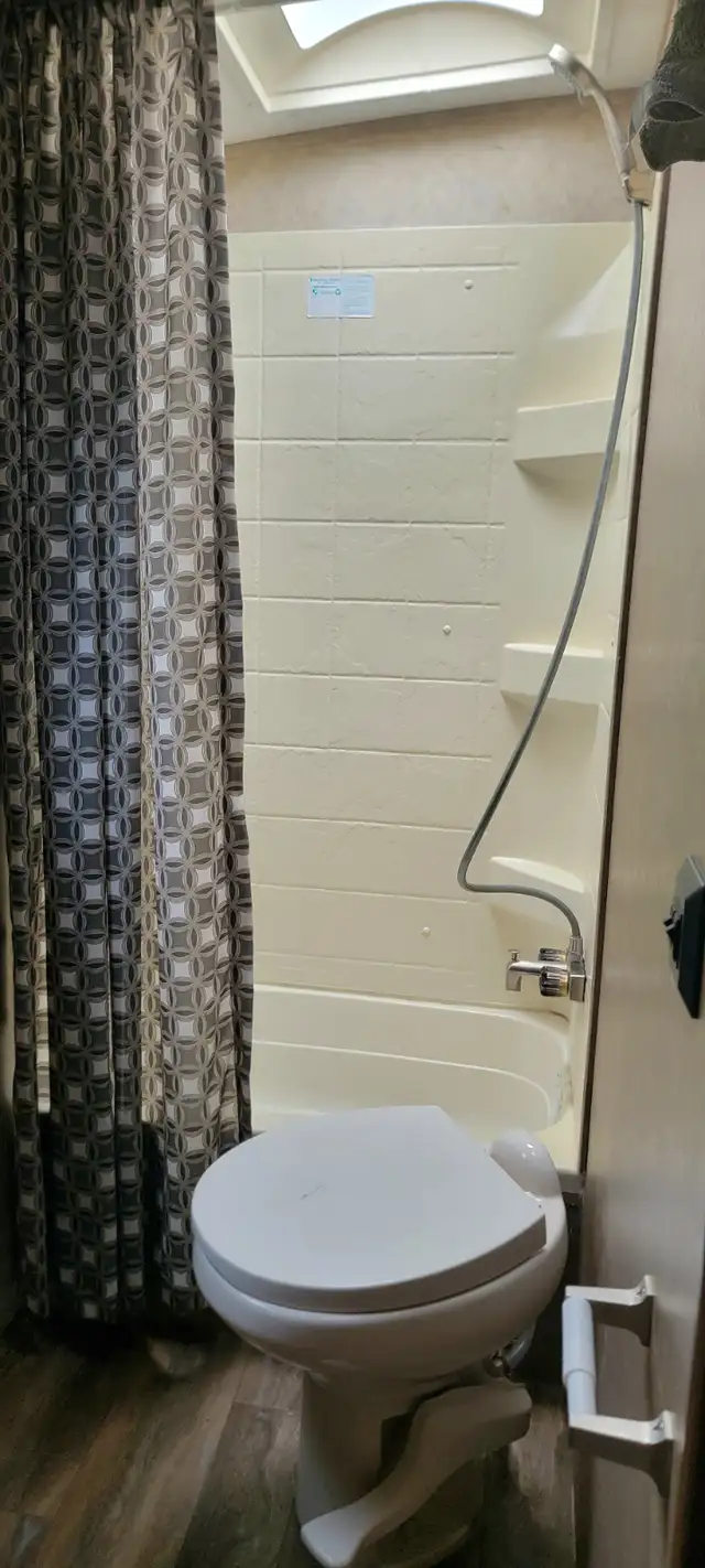 2017 Jayco White Hawk 28 DSBH travel trailer in Other in Hamilton - Image 5