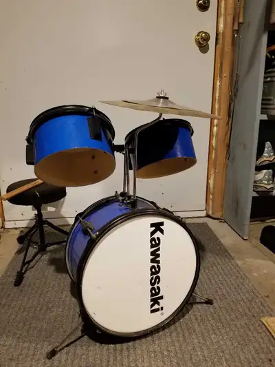 Mid-size drum kit; Must pick up, no delivery available