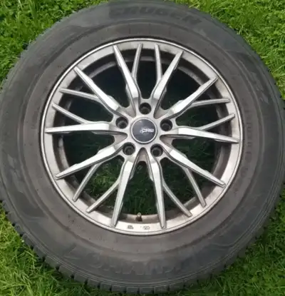 4 CRW Rims/Jantes CRW (235/65 R17 104H) $300 Usage Used + Tires 4 CRW Rims/Jantes CRW (235/65 R17 10...