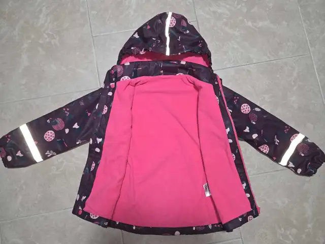 Manteau mi-saison pour fille 8 ans (Reima) - Comme neuf! in Kids & Youth in Laval / North Shore - Image 3