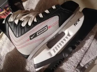 Skates, "Bauer Ignite" Kids Size Y13, View more