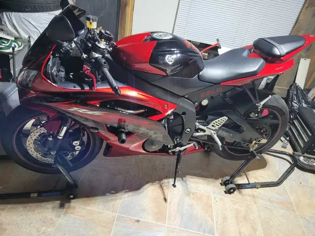 2011 Yamaha R6 in Sport Bikes in Mississauga / Peel Region - Image 3