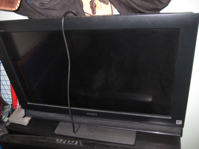 FS: SONY 32 inches LCD TV, ViewSonic 27 inches LCD TV in TVs in Ottawa