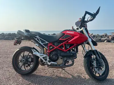 Beautiful 2008 Ducati hypermotard 1100S in pristine condition. Powerful and fun to ride - 28257 Km -...