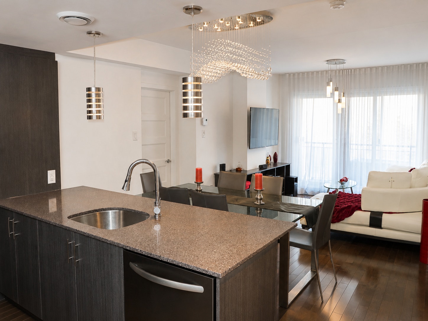 2229 Rue Ste.-Catherine Est — photo 1
