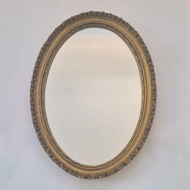 Vintage oval decorative wall mirror in Arts & Collectibles in London - Image 2