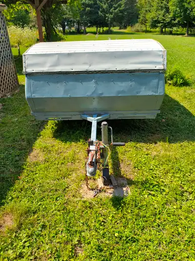 Will carry a 4 x 8 sheet of plywood with overhang. Very light. Top can be removed. Leaf spring. Tag...