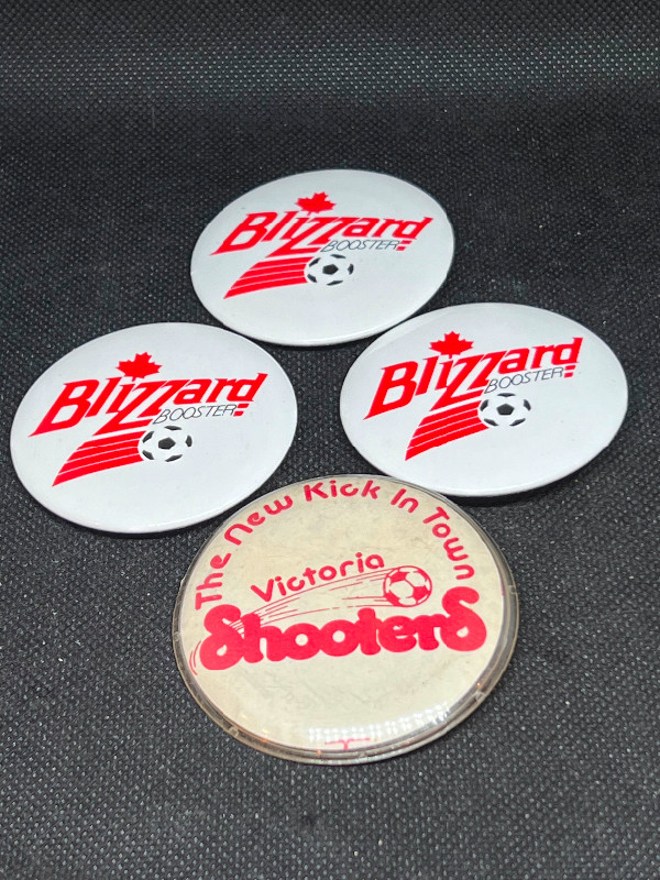 10 early soccer pins, blizzards Cosmo kinda collectible in Arts & Collectibles in Mississauga / Peel Region - Image 2