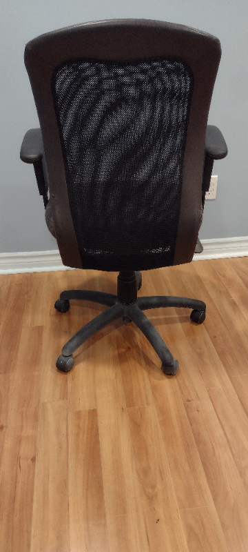 Chaise de Bureau (Brun foncé) / Desk Chair (Dark Brown) dans Bureaux  à Ville de Montréal - Image 4