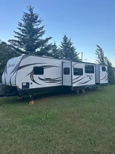 36ft. Bumper pull travel trailer in pristine, like new condition. Used less than ten times since bra...