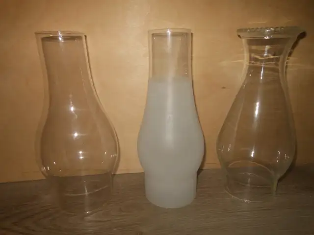 Glass Oil Lamp or Oil Lamp-Flare top in Arts & Collectibles in City of Montréal - Image 9