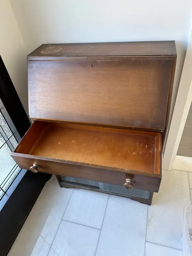 Antique solid wood drop leaf writing desk mail secretary hutch in Hutches & Display Cabinets in City of Toronto - Image 6