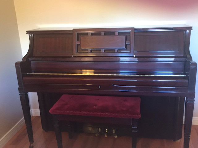 Handok Piano and bench in Pianos & Keyboards in Mississauga / Peel Region - Image 2