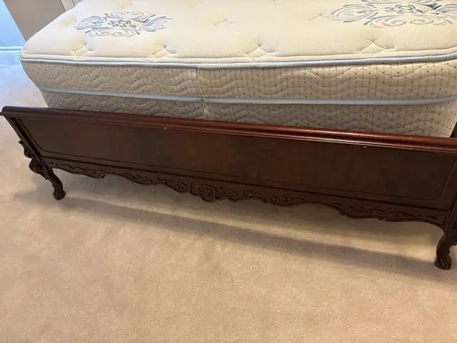 Double antique bed in Beds & Mattresses in Mississauga / Peel Region - Image 5