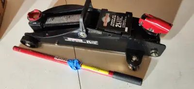 MOTOMASTER CAR JACK 1993 009-1529-0 24418 "AS IS / PARTS " $45.00 Leaking fluid from the seal. ALMOS...