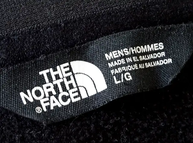Men’s Medium NORTH FACE half-zip black fleece sweatshirt. in Men's in Markham / York Region - Image 5