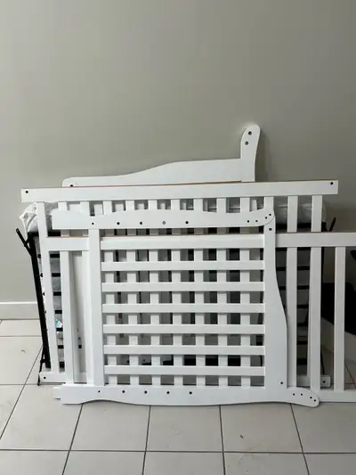 Crib. Convertible to twin w/flippable mattress, View more