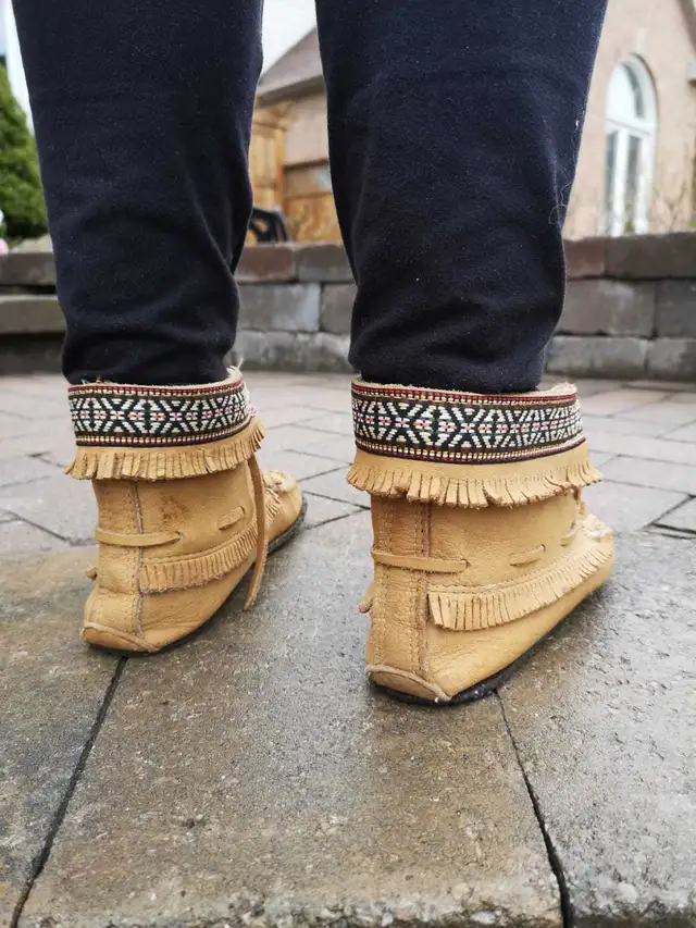 Women's size 8 Moccasin ankle boot Moose Hide Leather - made in  in Women's - Shoes in Oshawa / Durham Region - Image 4
