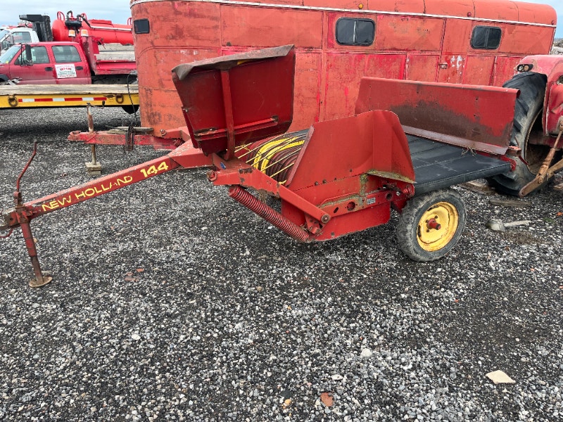 NEW HOLLAND 144 Inverter, & Feed Bin Farming Equipment Hamilton Kijiji