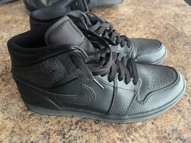 Air Jordan Mid 1 - All black men’s 9.5 in Men's Shoes in Oshawa / Durham Region - Image 2