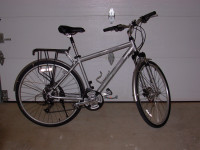 Vélo à vendre Norco Roma de taille médium.Cadrage d’aluminium