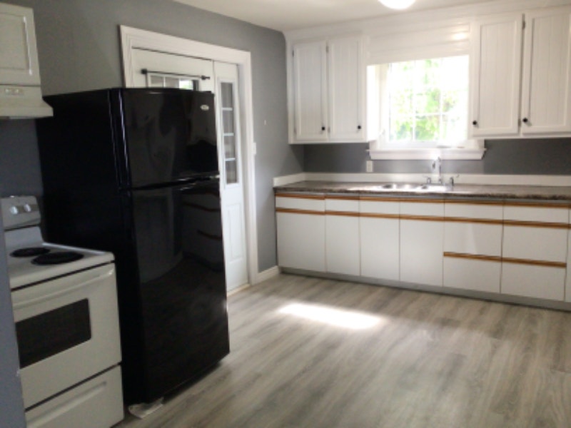 2 Bedroom 1 Bathroom House Apartment Middleton Walk to Town Long