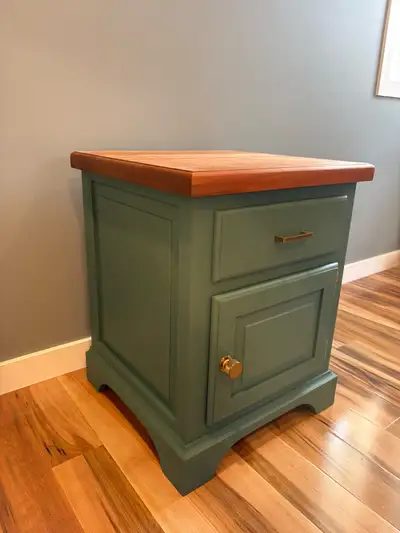 Refinished solid wood end table in a beautiful satin green colour, coated cherry top, lined interior...