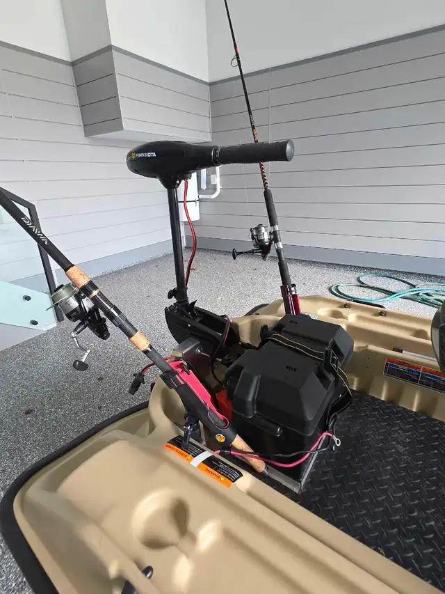 Fishing boat with Electric motor 62863257816194121